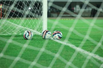 特罗萨德和贝西克塔斯球迷互动，感觉不太开心的样子 阿森纳（配图示意）